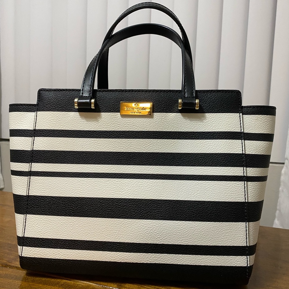 Small Kate Spade Purse - Black & White